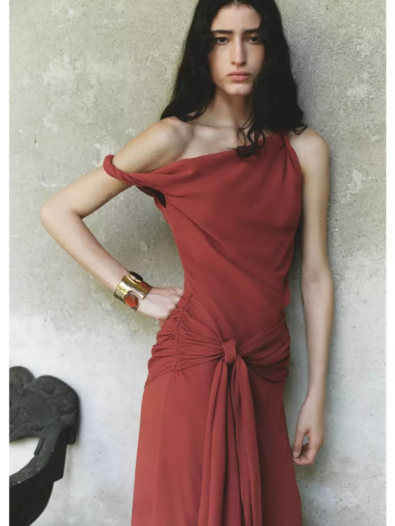 Vestido drapeado asimétrico