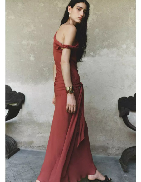 Vestido drapeado asimétrico