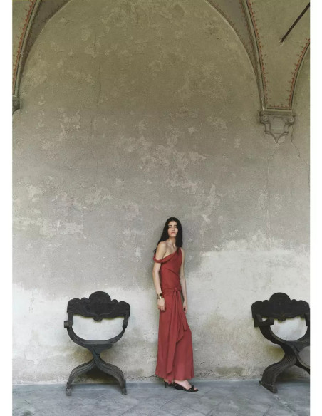 Vestido drapeado asimétrico