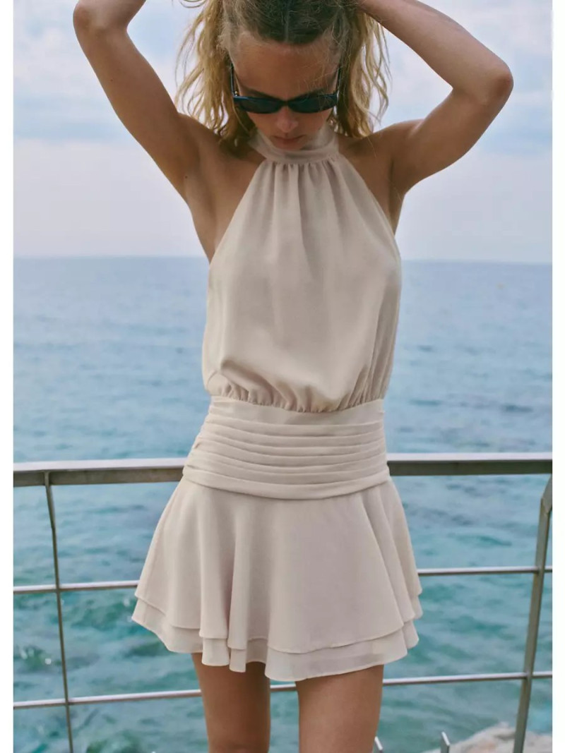 Vestido halter cintura drapeada