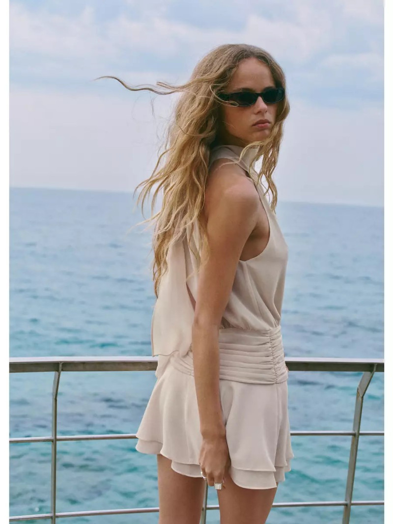 Vestido halter cintura drapeada