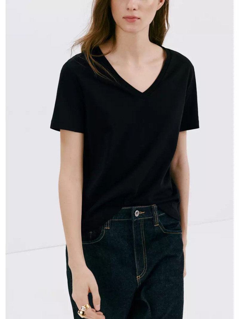 Camiseta algodón cuello pico