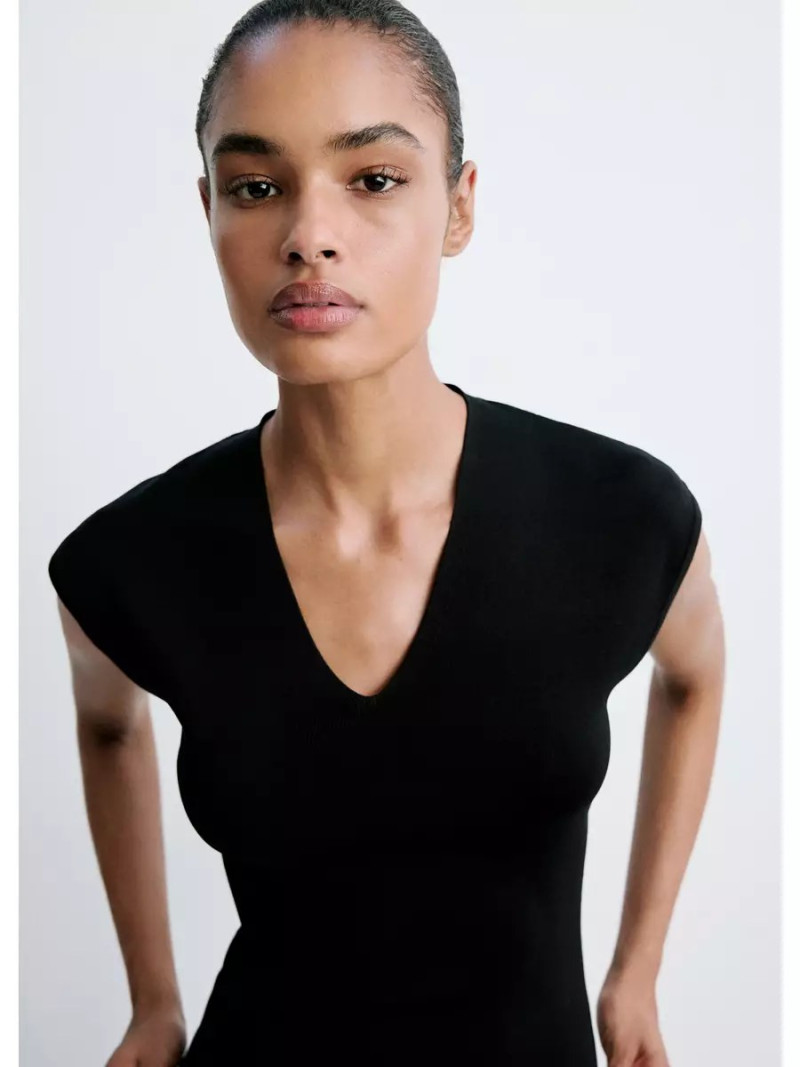 Fine-knit V-neck top