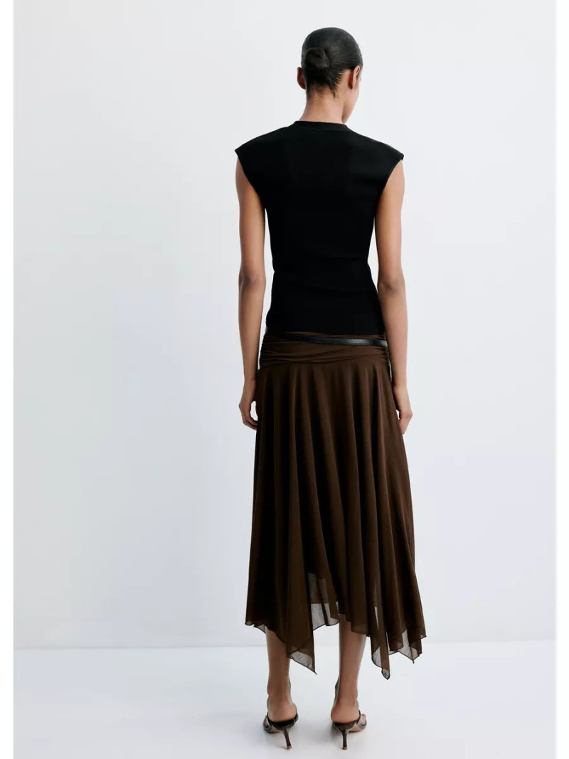 Fine-knit V-neck top