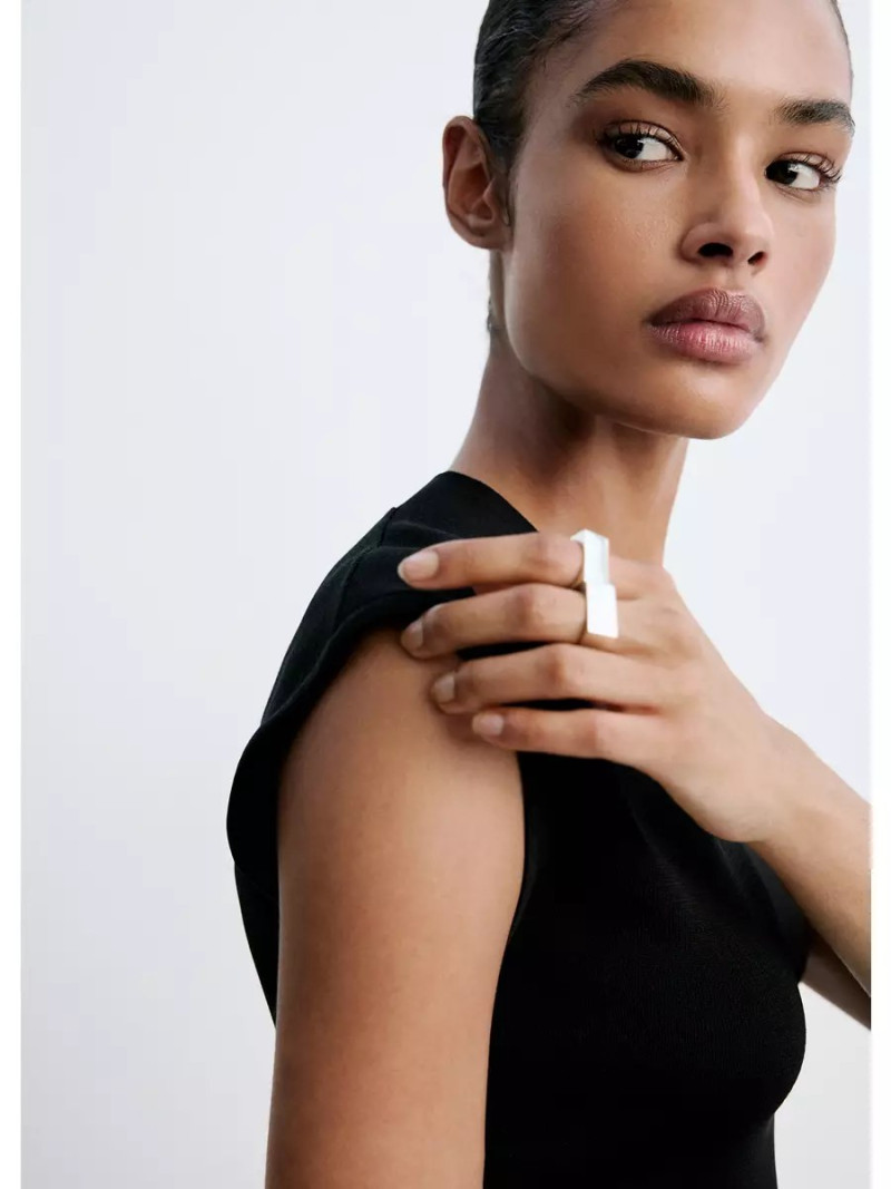 Fine-knit V-neck top