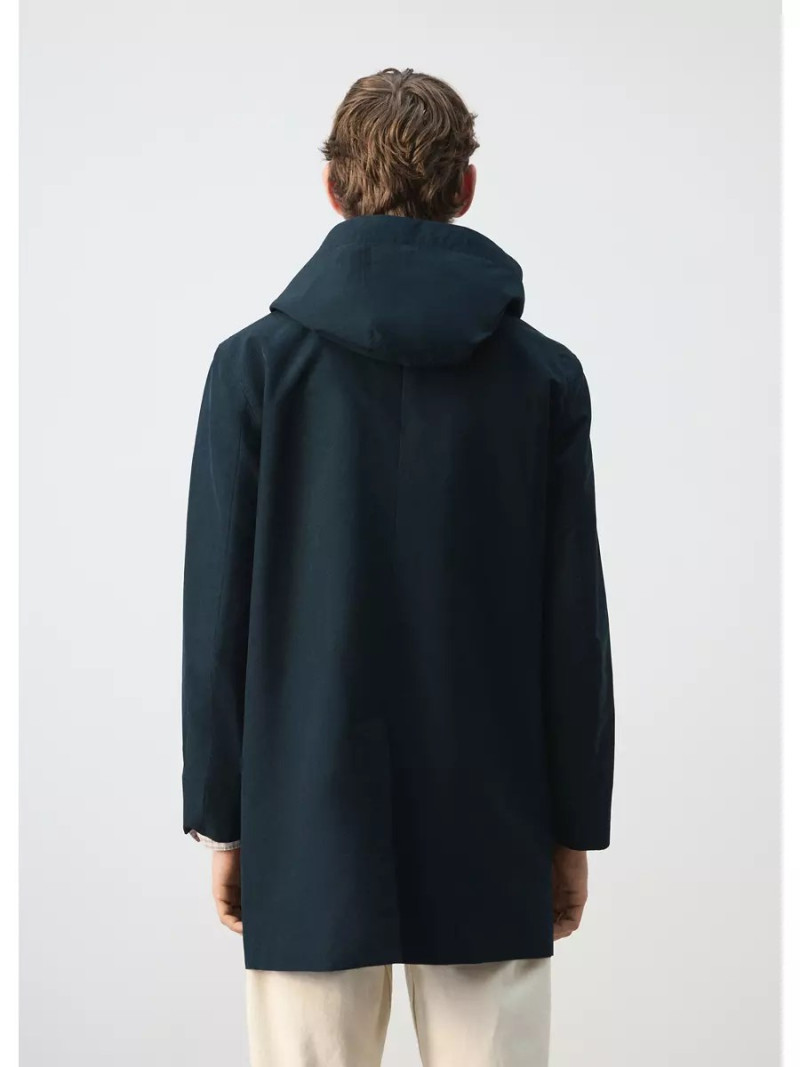 Water-repellent parka with detachable hood