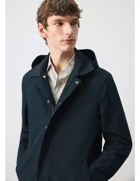 Water-repellent parka with detachable hood